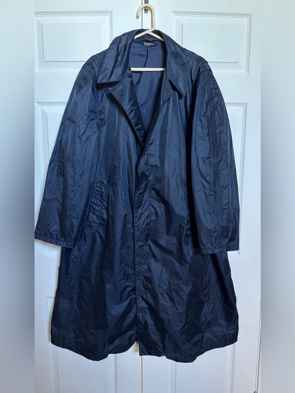Vintage 1977 USAF Military Raincoat Men’s 44R Blue Nylon Trench Coat.